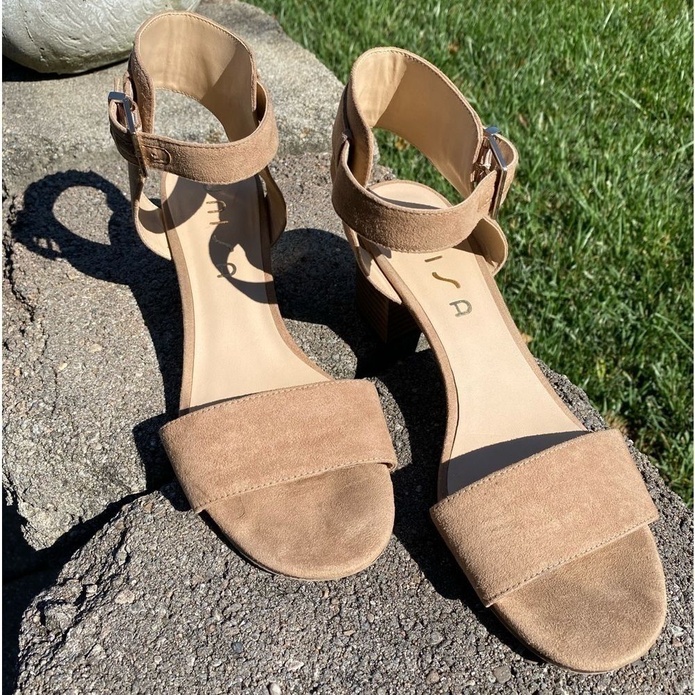 UNISA~TAN SUEDE~STRAPPY SANDAL~BLOCK HEEL~GREAT USED CONDITION~SIZE 9 1/2 M~BR